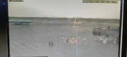 警车开道，飞机调头！全都为了这位医学生...｜中国交通新闻