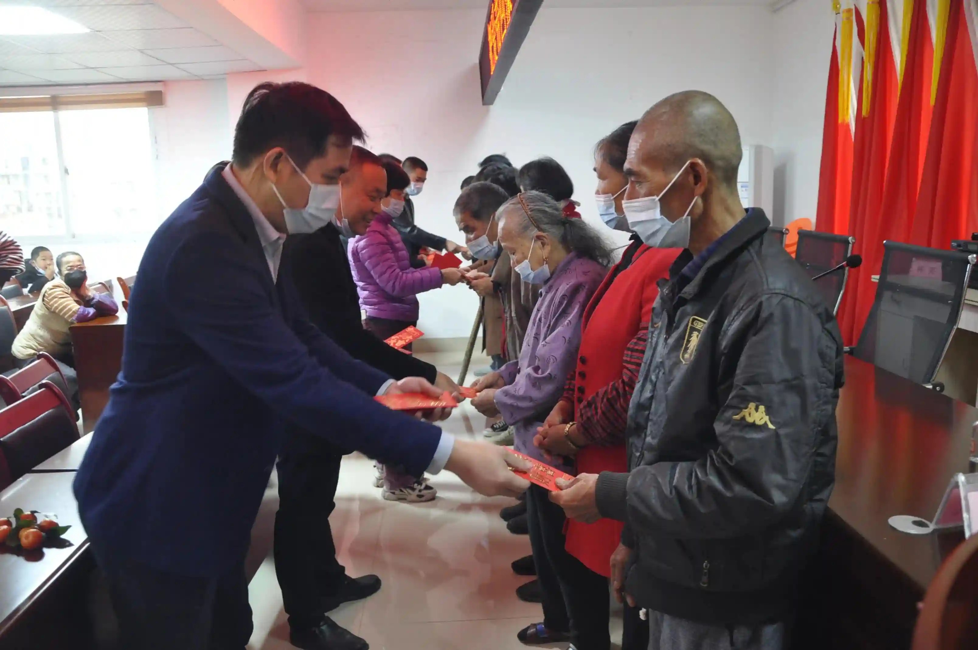 博爱送万家 把爱带回家