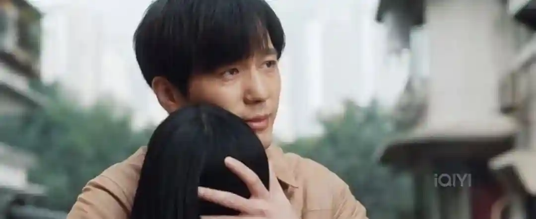 国产剧这把反转了，女人全体发疯、他独自窝囊