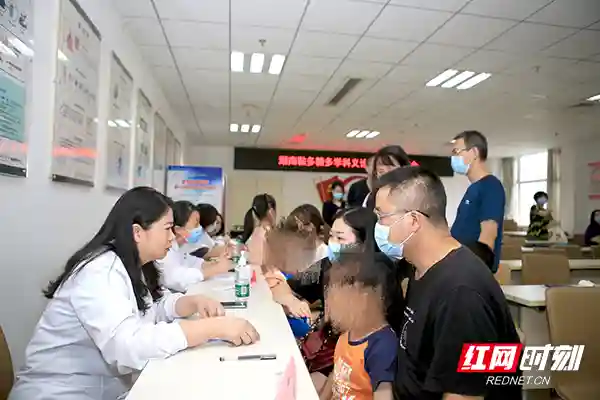 他们是一群罕见“黏宝宝”呼吁用药纳入医保